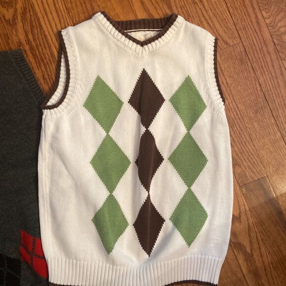 2 sleeveless sweater vests - eight is the gray one & size 7/8 is the white one - Picture 4 of 6